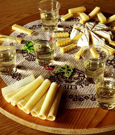 Swiss cheeses and regional wine tasting in La Maison de LGÇÖEtivaz