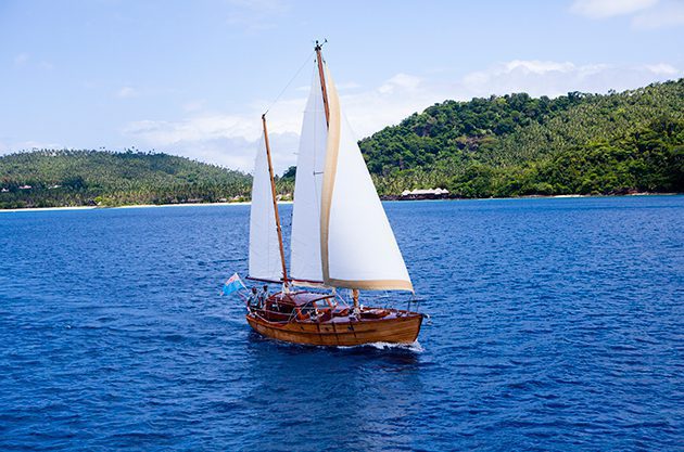 Sailing Rere Ahi