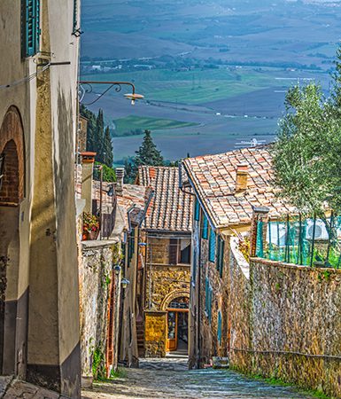 Narrow street in Montalcino, Gabriele Maltinti