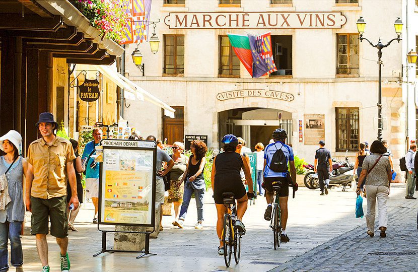 World-renowned wine cellars of Marche Aux Vins (by Alain Doire Bourgogne Tourisme)