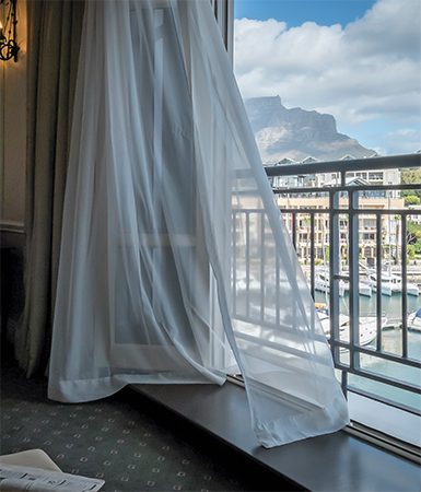 See the sunrise over Table Mountain, Cape Grace Room With Table Mountain View (Harry de Zitter)