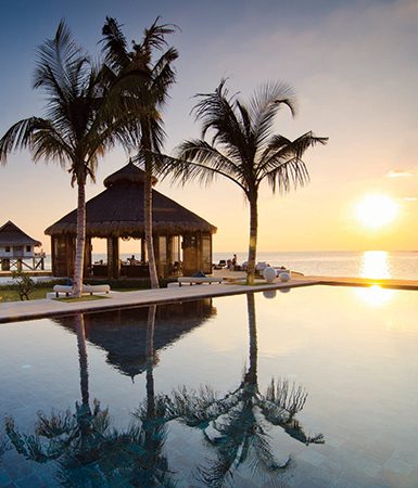 Jumeirah Vittaveli - Main Pool