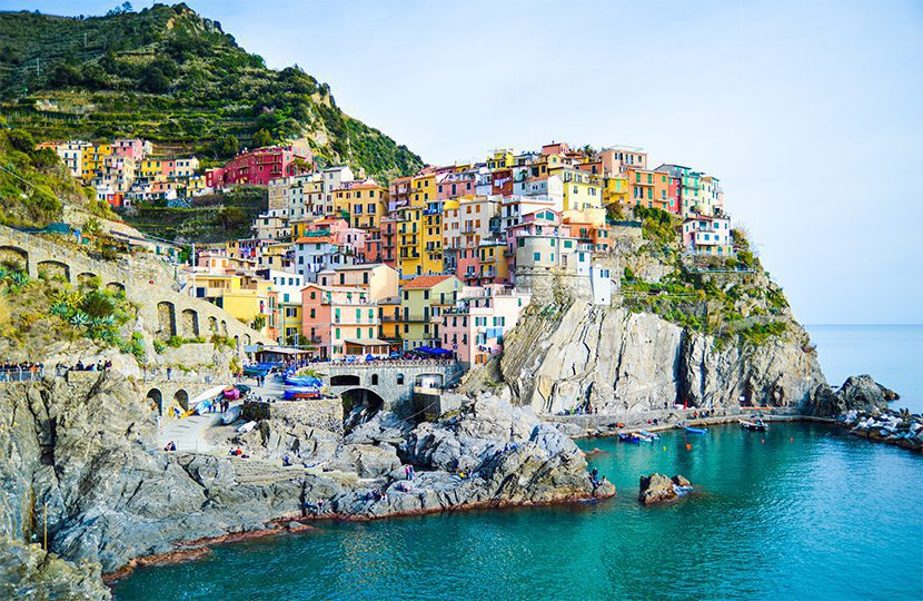 Colorful houses along the coastline of Cinque Terre area (by Giulia Federigi)