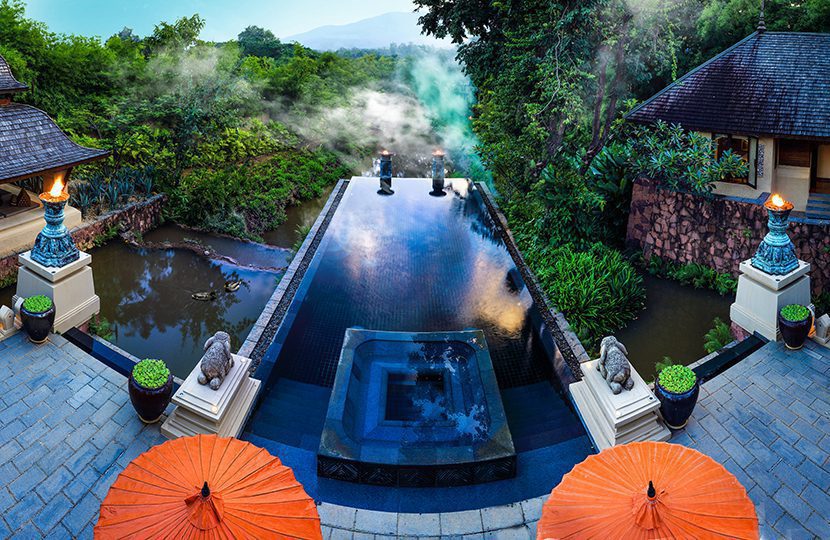 La spettacolare piscina del Four Seasons Chiang Mai