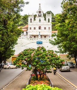 The famous Our Lady of the Immaculate Conception Church in Goa (by Filip Jedraszak)