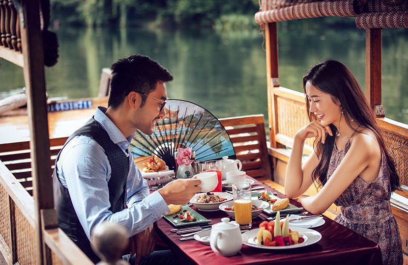  Romantic breakfast onboard traditional Chinese wooden rowboat - 