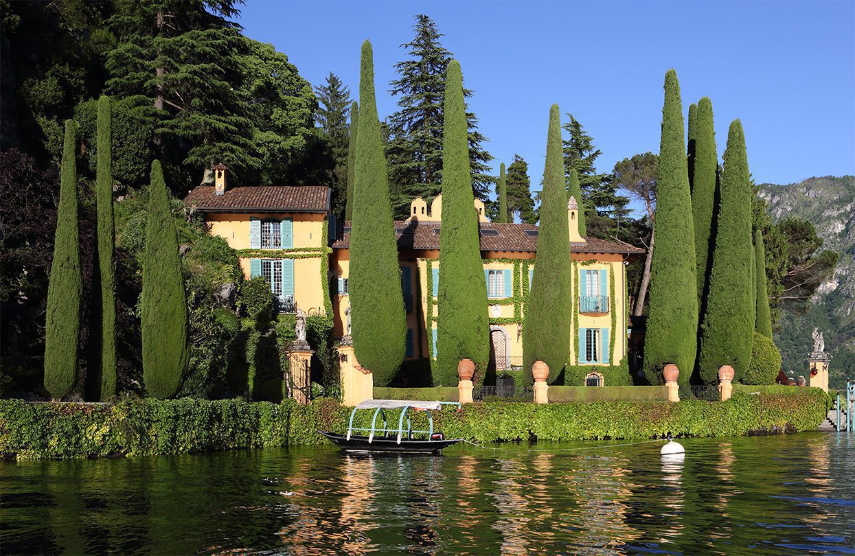 Villa La Cassinella Main Villa Facade & Lucia