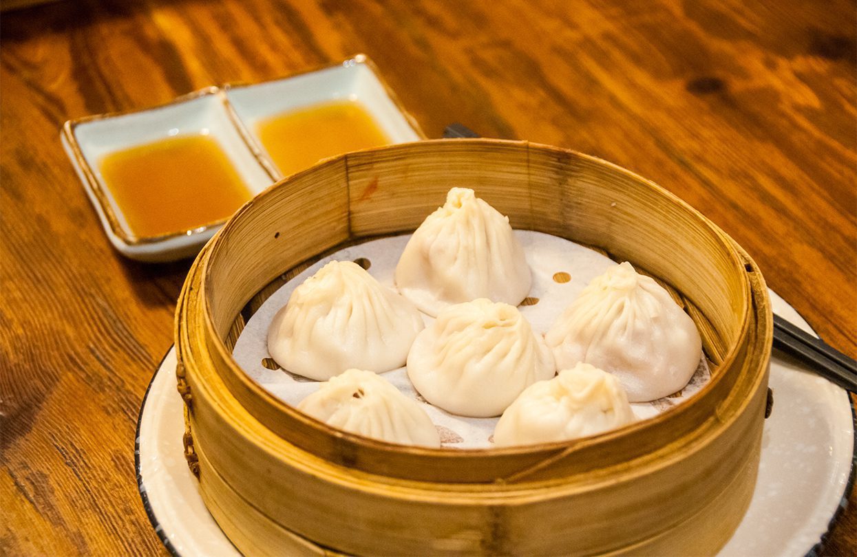 Freshly steamed xiaolongbao with vinegar for dipping - 