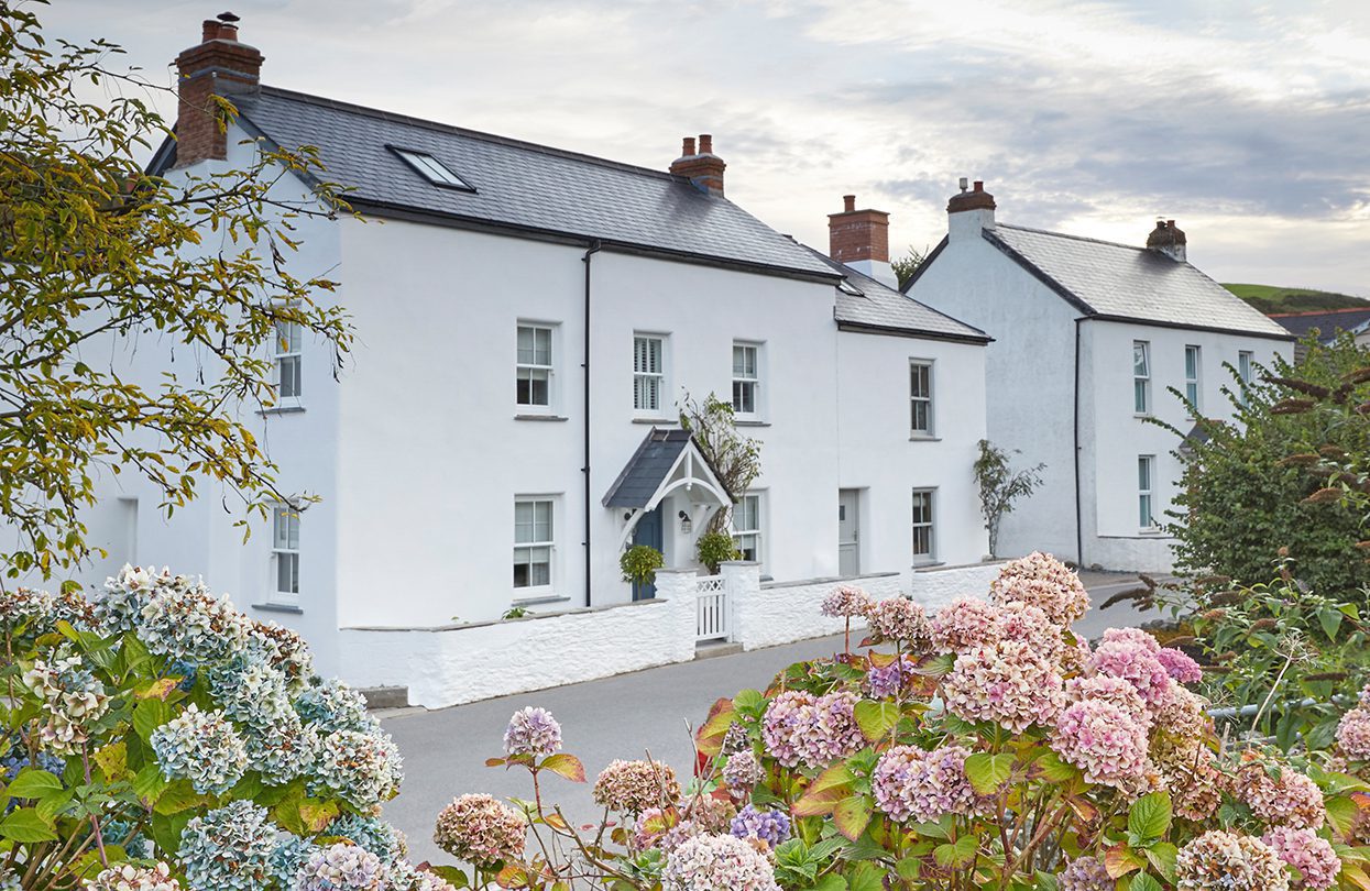 Reviving 200-year-old English cottage by the beach