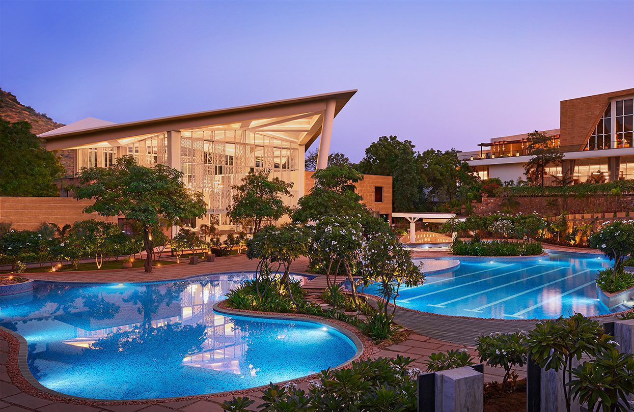 Experience the Venice of the East in the Taj Aravali Resort & Spa