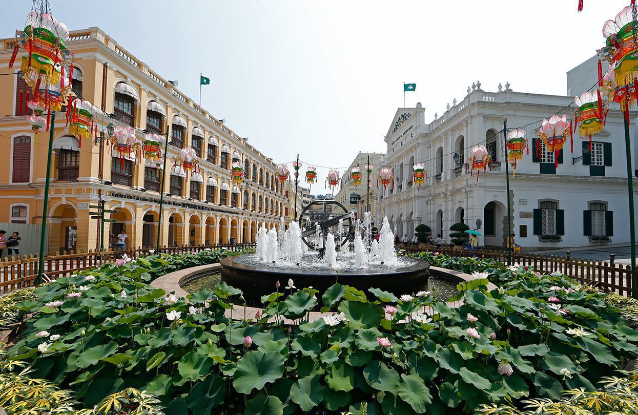 The fountain in the middle of Senado Square is a landmark of Macau and during the Macau Lotus Festival large pots of eye-catching lotus flowers are placed around the fountain