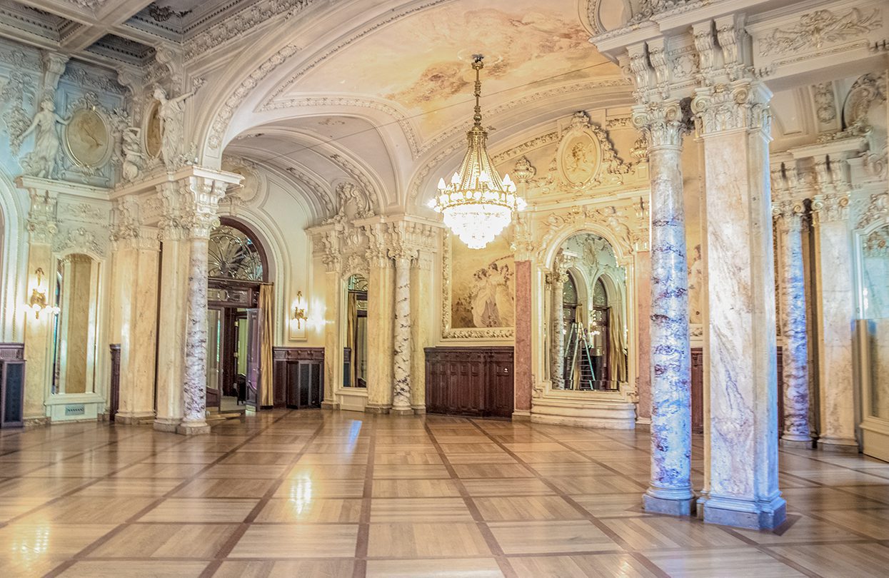 The ballroom of the venerable Beau-Rivage in Lausanne has also been used for international summits, by Vincent Sung