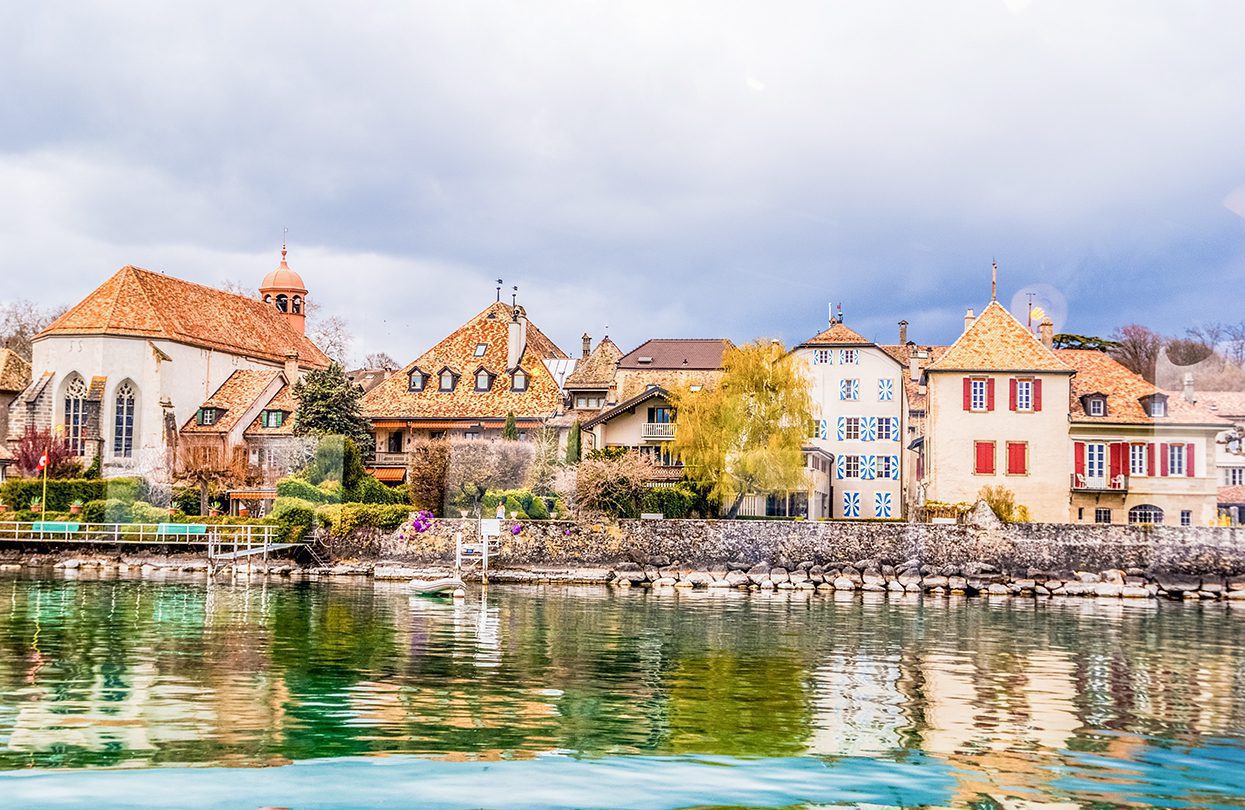 A rewarding cruise on Lake Geneva reveals pretty little buildings that beckon a traveller to explore, by Vincent Sung