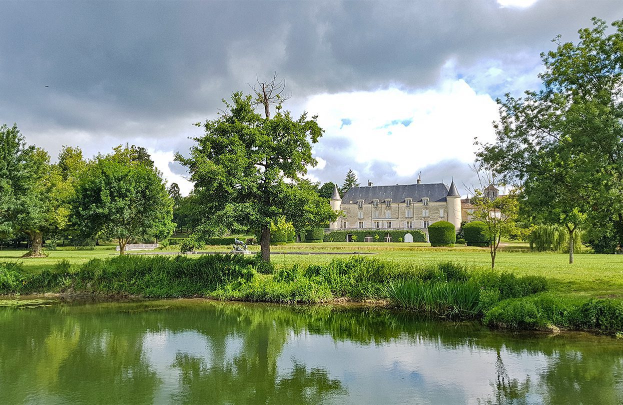 Grand châteaux line the river banks