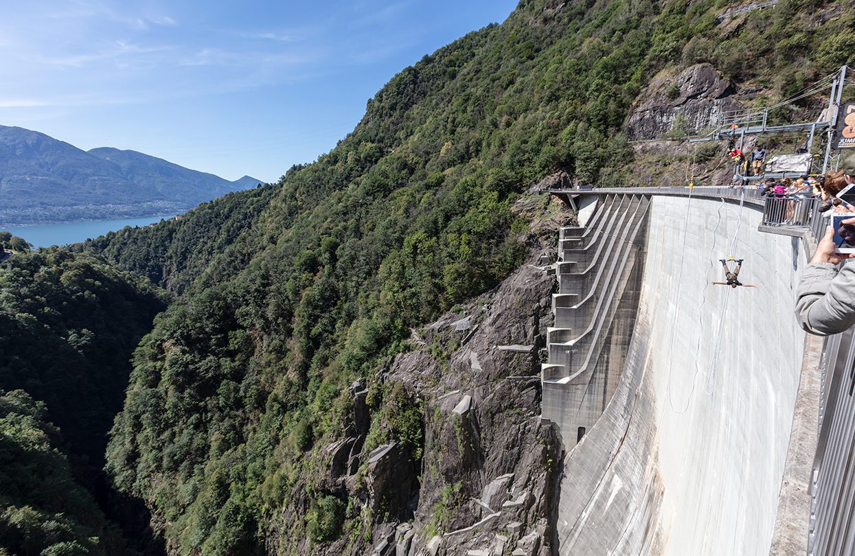 Bungee Jumping - Diga Verzasca (Ascona-Locarno Tourism - foto Alessio Pizzicannella)