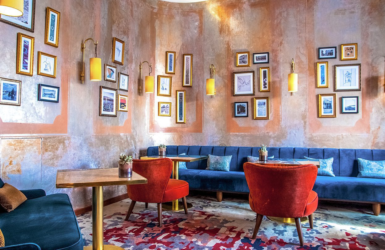 FiskeBar’s interiors are an extension of the Ritz-Carlton’s art, timelessness and gold-edged elegance