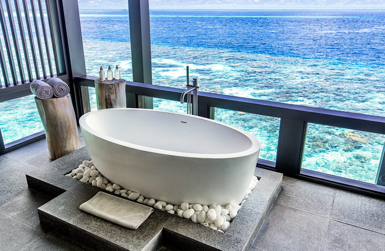 Yes to pleasurable baths with views of the ocean, Kudadoo