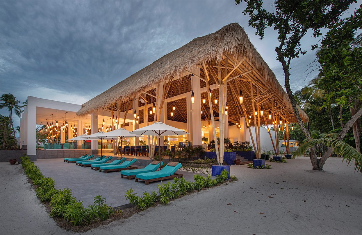 Gorgeous al fresco dining at Emerald Maldives’ Acqua Restaurant