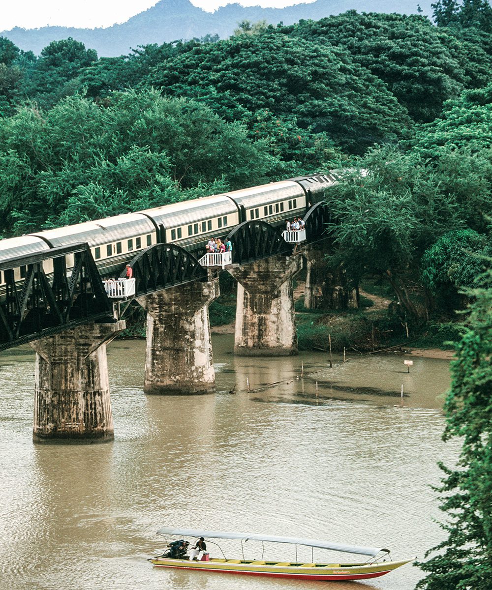 The champagne- coloured Eastern & Orient proposing a perfect riverside view