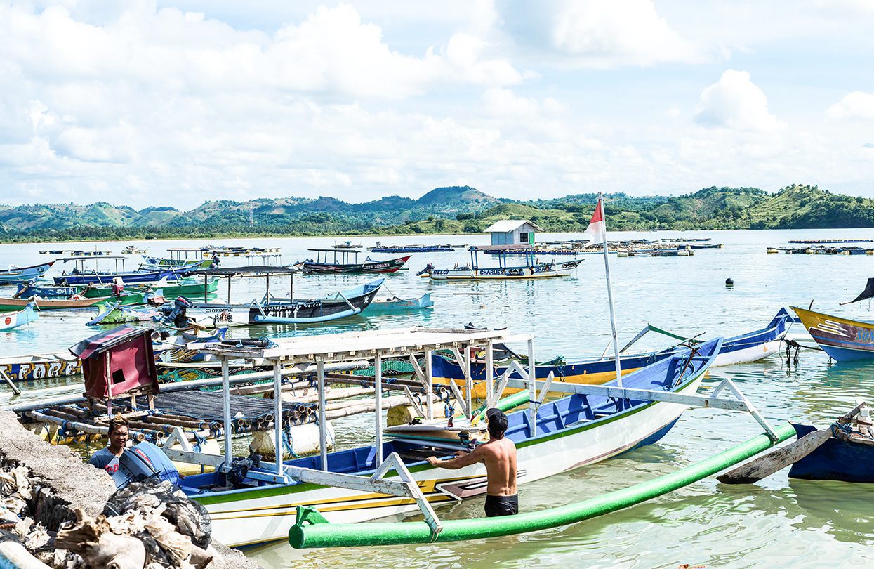 Southern Lombok consists of a series of pictureesque bays making for countless coves and beaches for your enjoyment