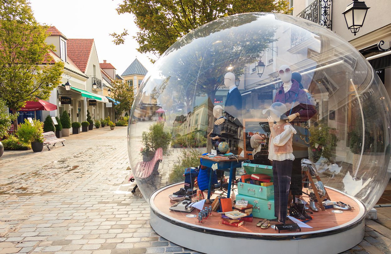 La Vallée Village Paris's bubble displays