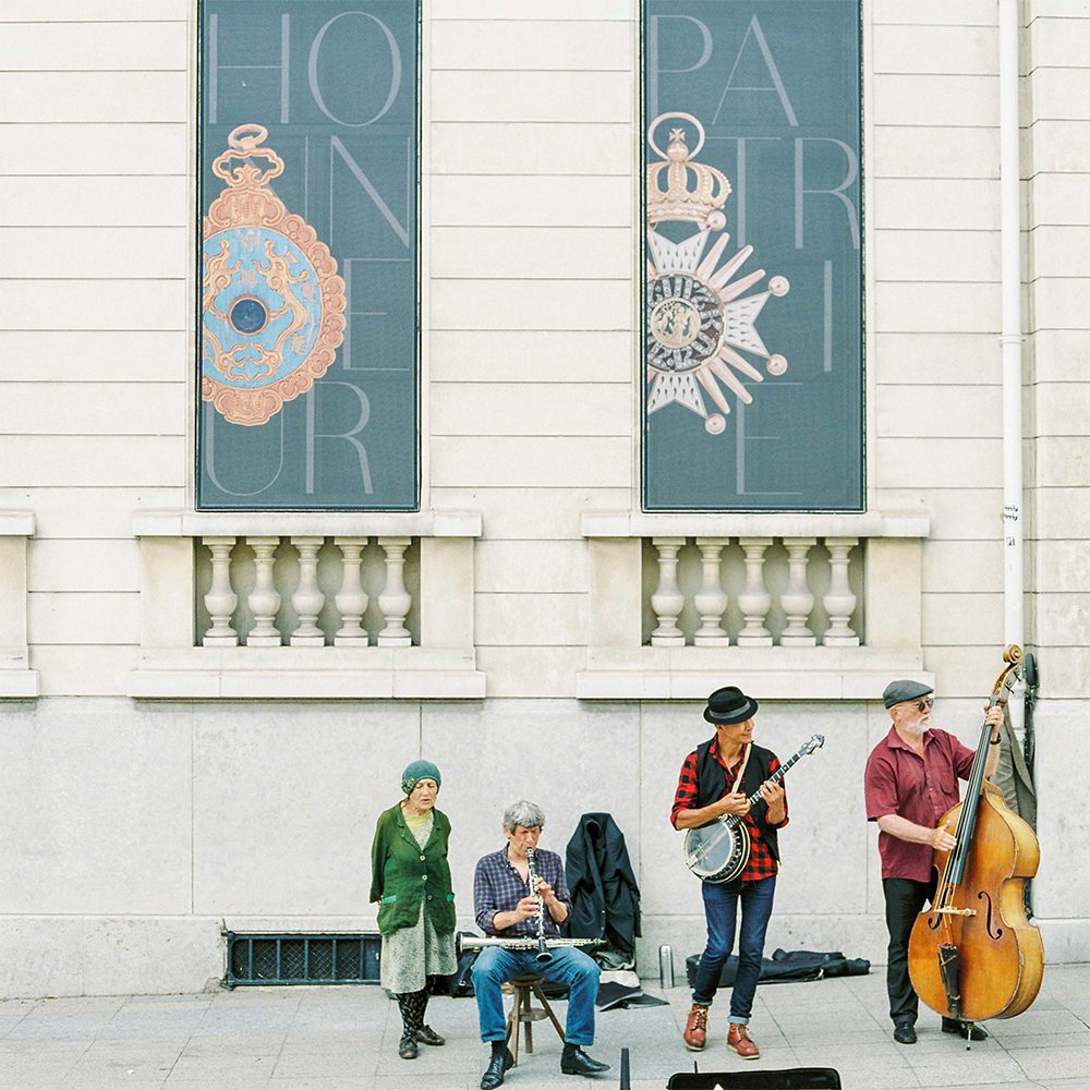 Street musicians channelling the best of French Jazz, photo by Analui