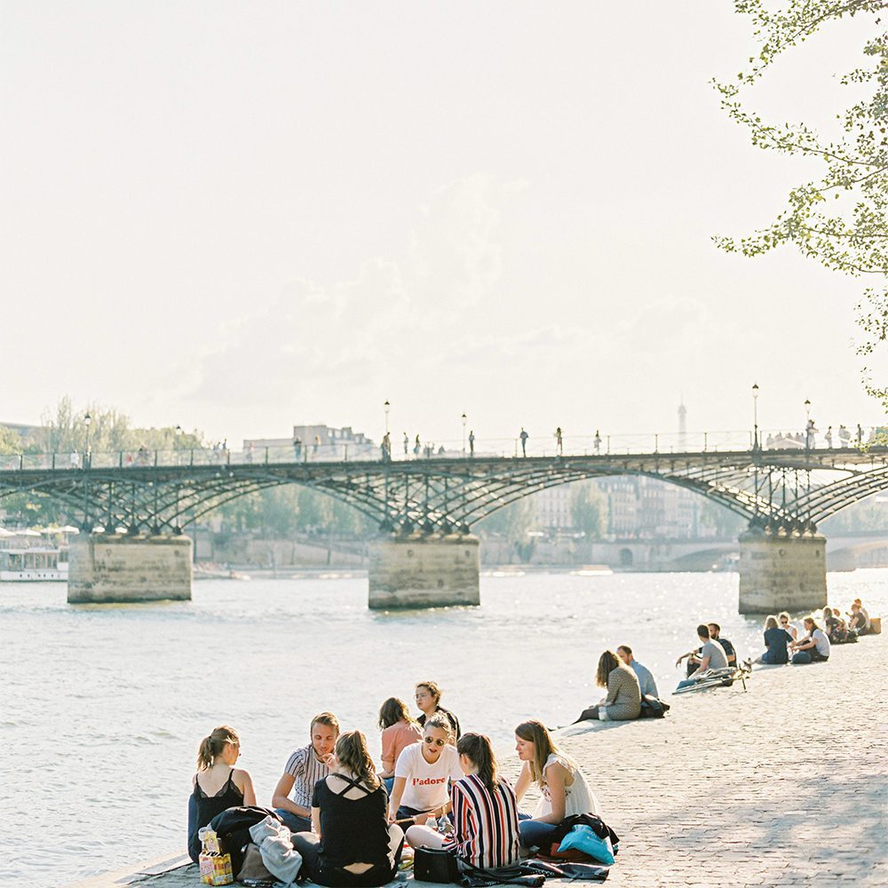 The promenades along the Seine are a popular hangout spot, photo by Analui