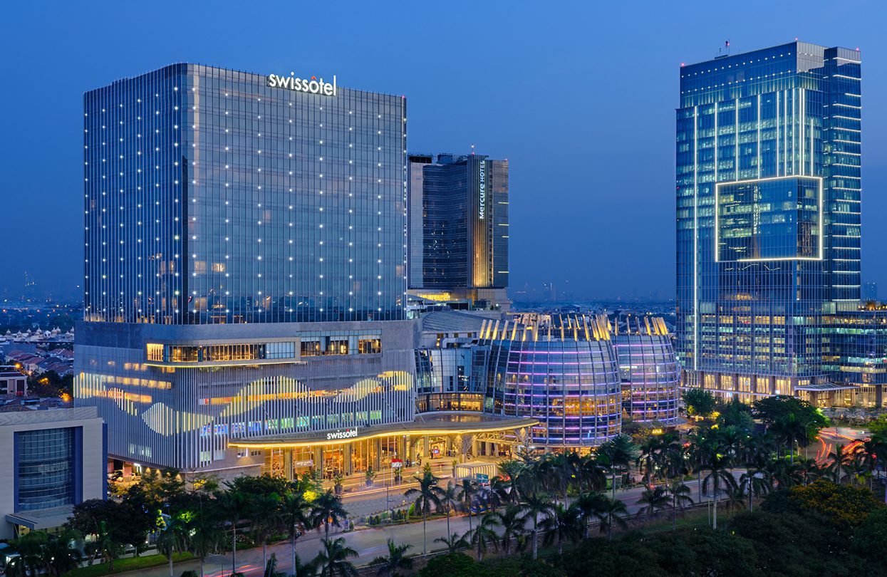 Swissôtel Jakarta PIK Avenue night view