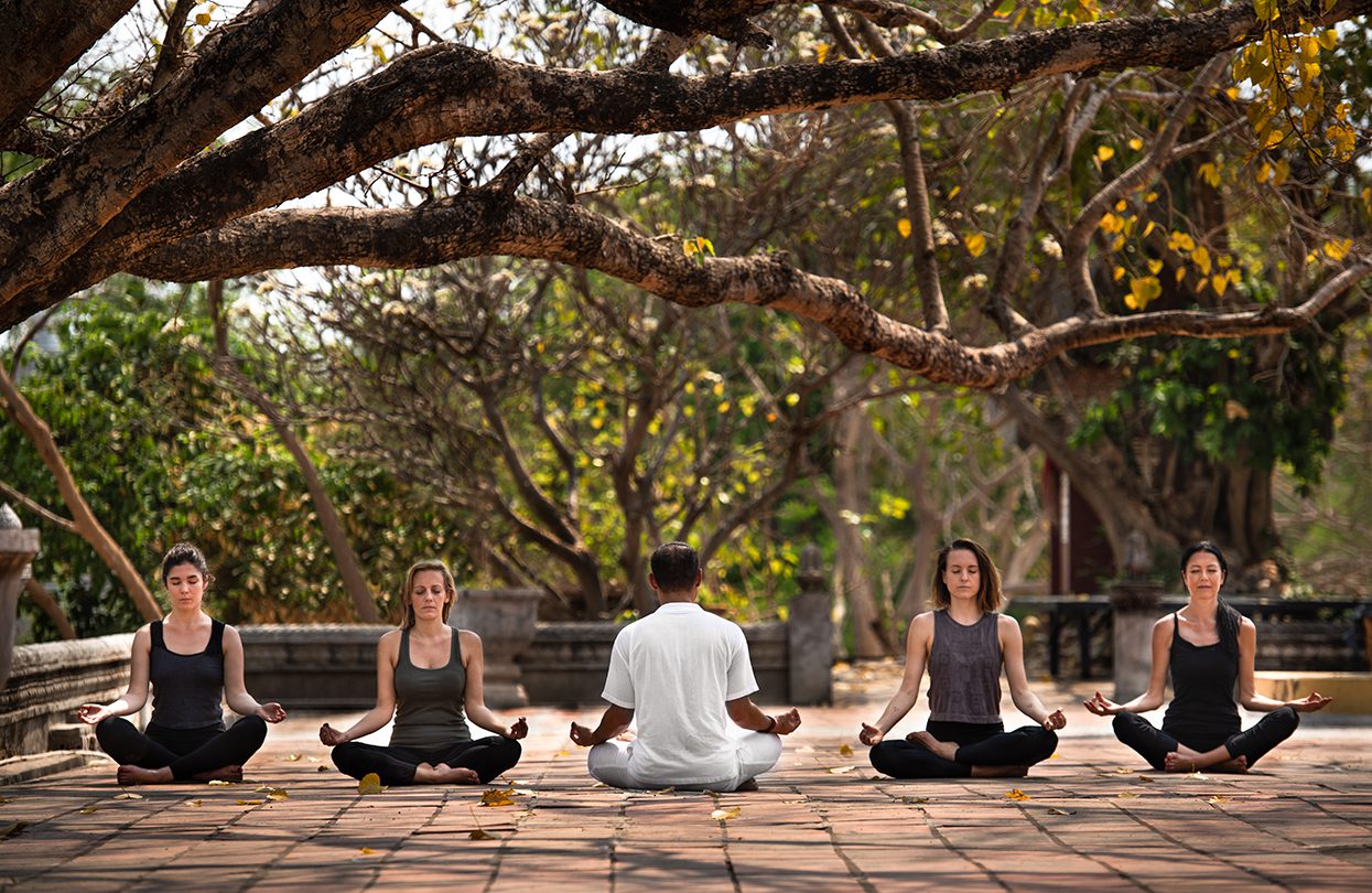 Anantara Angkor meditation session