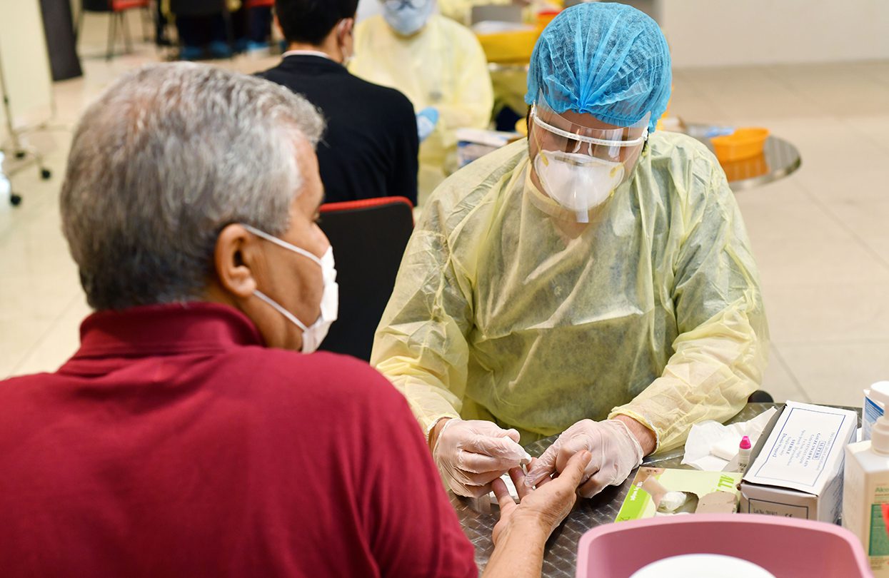 Rapid blood tests being done at airport by Emirates, image by Emirates