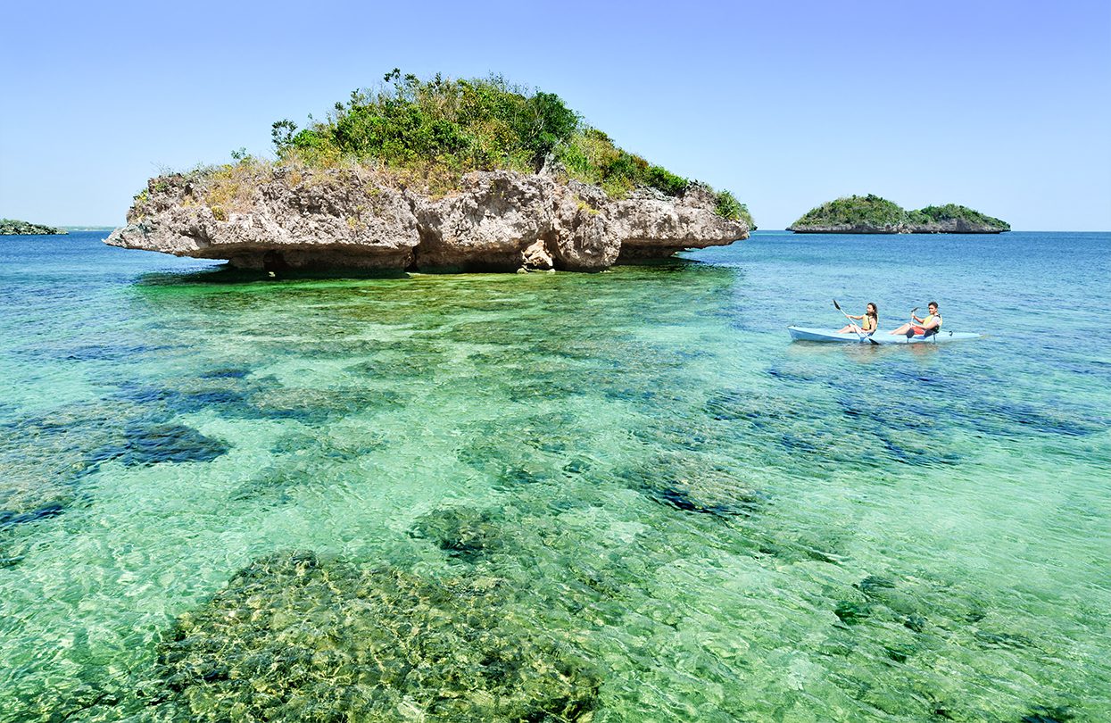 Kayaking by a beautiful island beach in the Hundred Islands, image by Edwin Verin