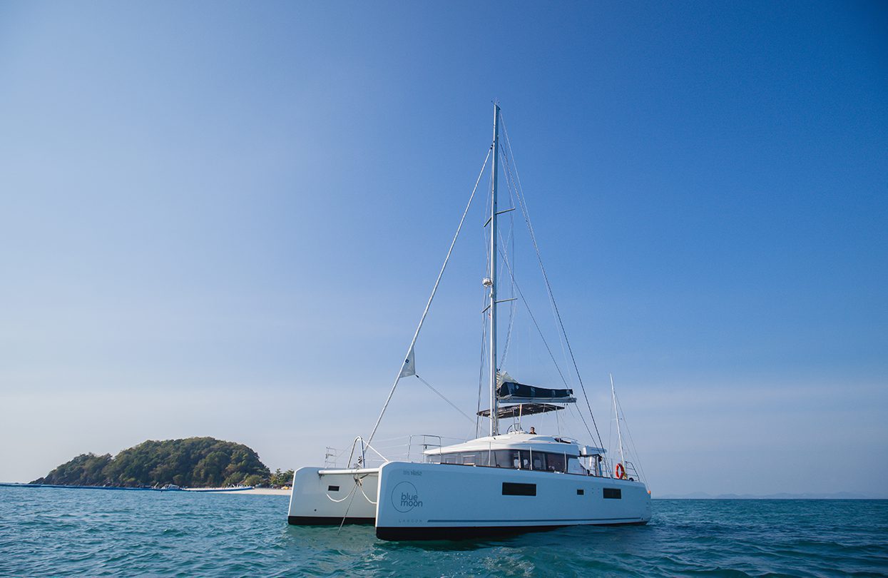 The Blue Moon, a 52 feet catamaran complete with 5 en-suite cabins, Photo - Wan Tse, Simpson Yacht Charter