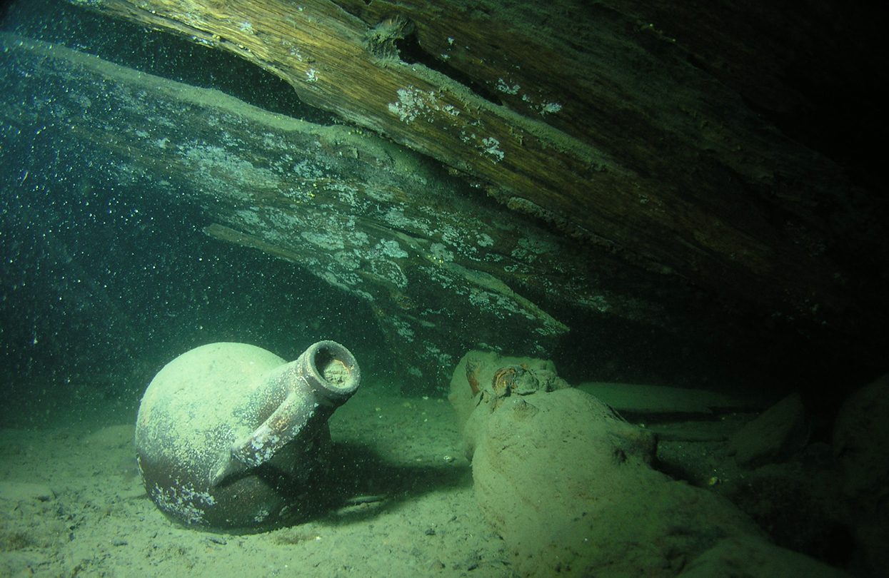 Jars containing lost long traded goods found in wreck, wikimedia