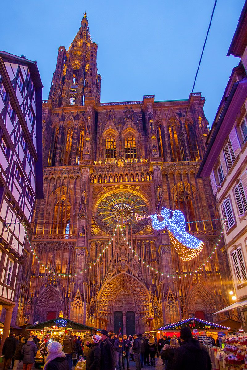 Cathedrale et illuminations rue Merciere (c)Philippe de Rexel