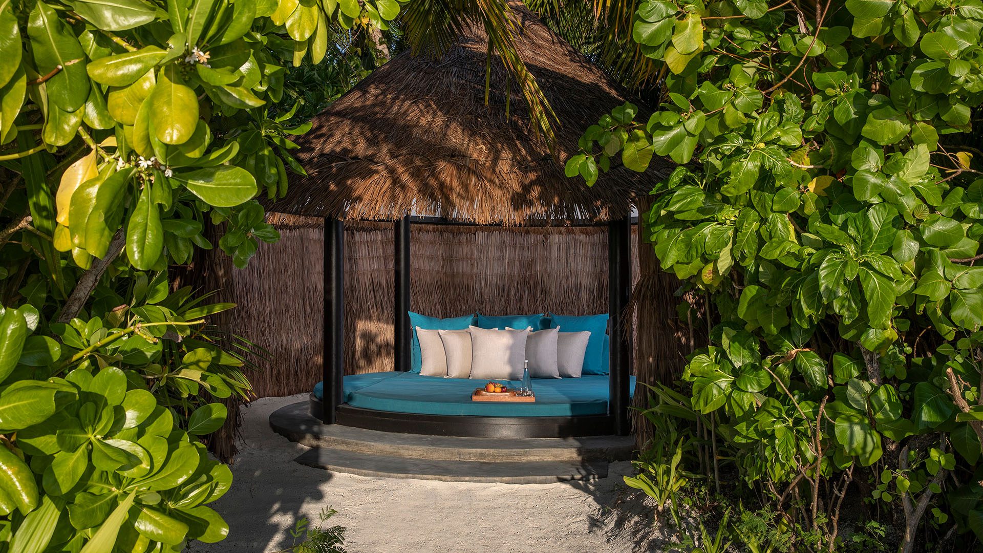 Naladhu Private Island Maldives - Ocean House - Private Beach Cabana