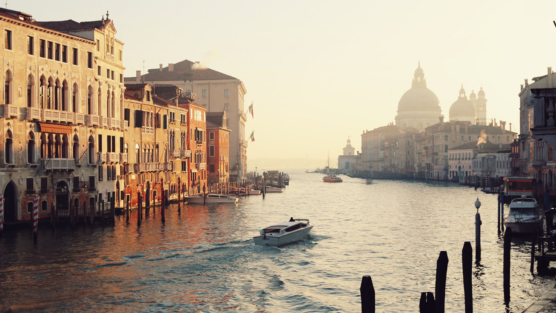 Venice © Mao Yuqing via Alamy images