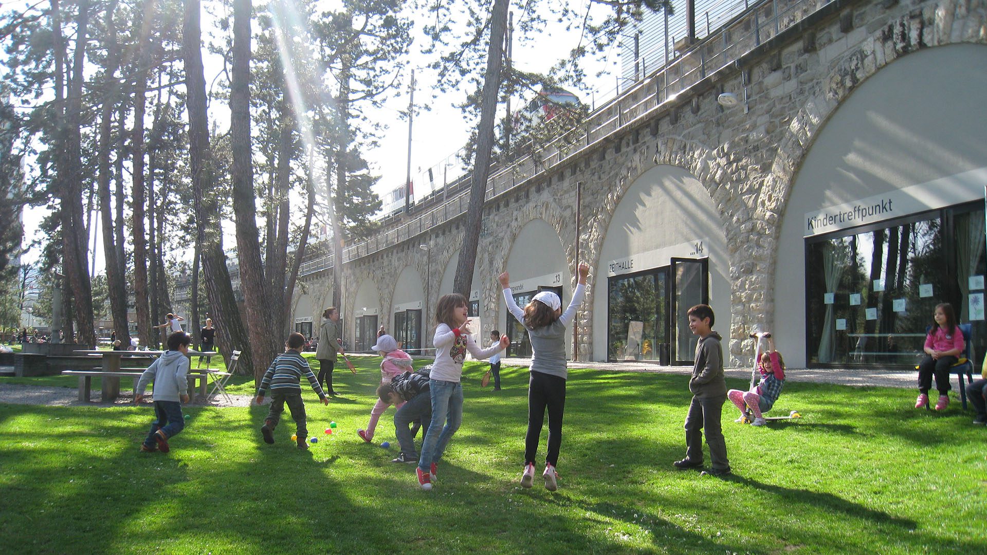 Travel with your family to Zurich and enjoy the vacation of a lifetime, photo by Daniela Hardegger, Kindertreff Viadukt