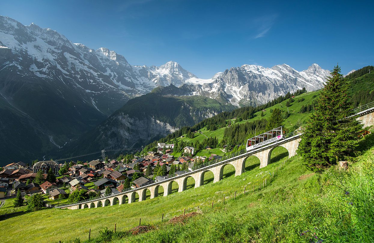 The funicular railway from Mürren cable car station to Allmendhubel, image by Sylvia Michel, Switzerland Tourism