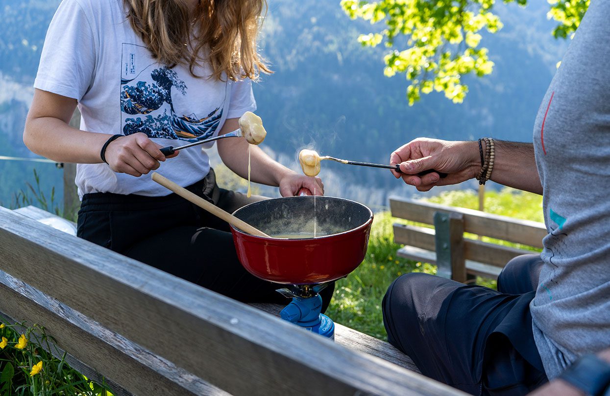 Fondue Backpack Wengen, image by Jungfrau Region Tourism