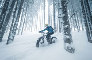 Fatbiking in Davos, image by Seya Eggler, Switzerland Tourism