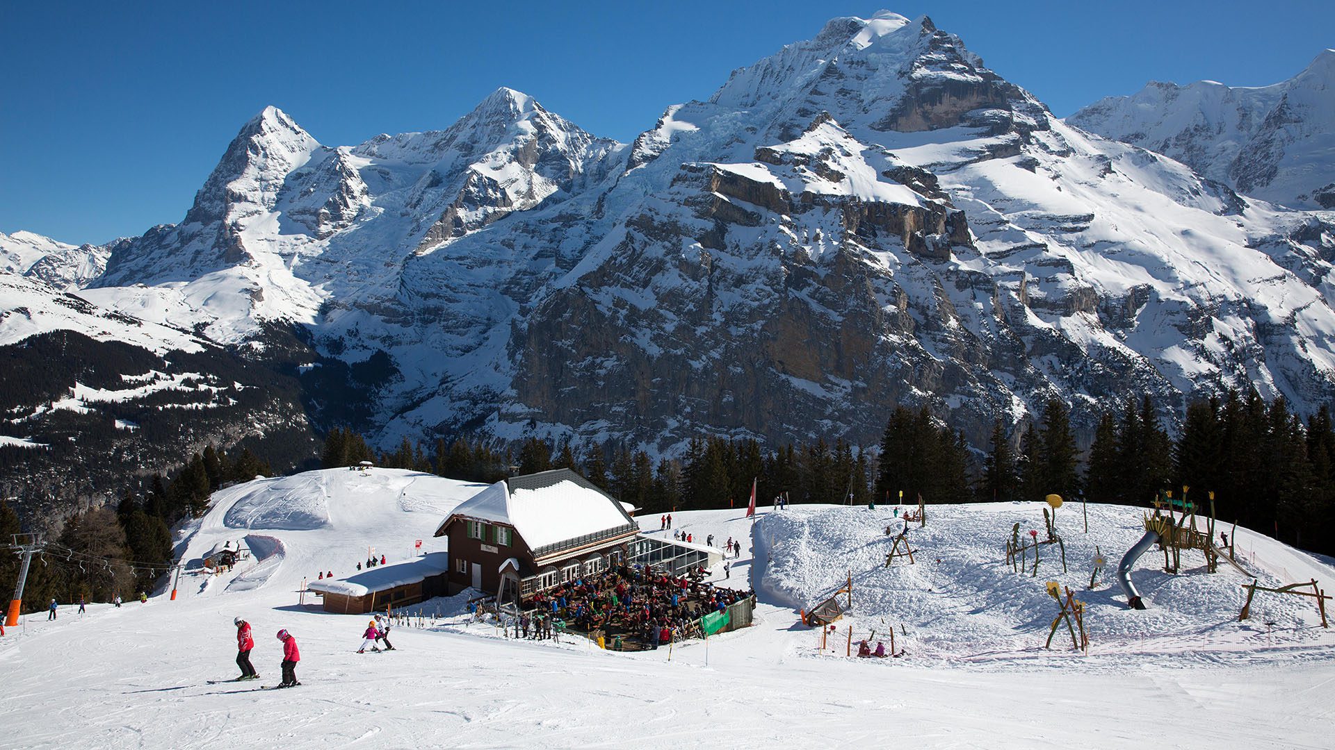 Winter sports in Switzerland– experience Alpine skiing in Mürren
