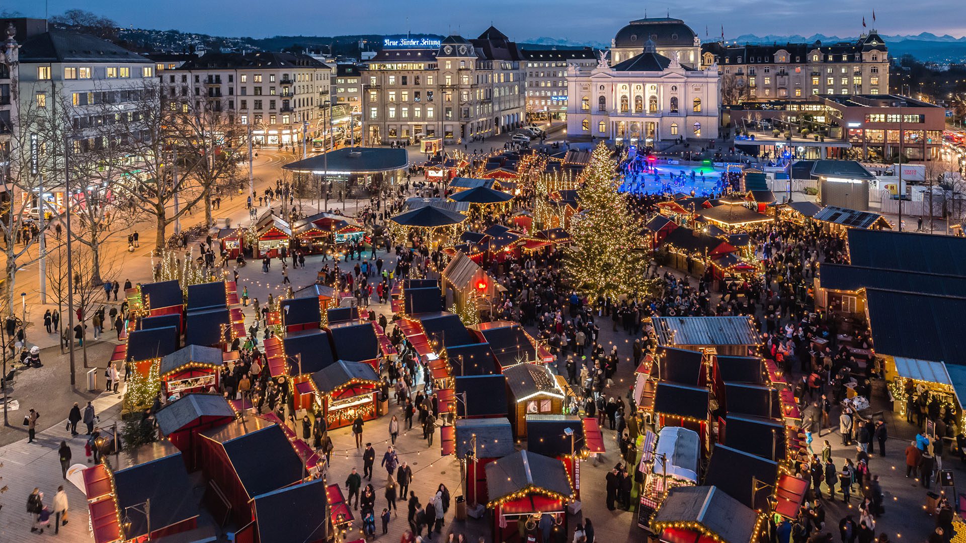 Christmas market at Sechseläutenplatz, image by Alex Buschor, Zürich Tourism