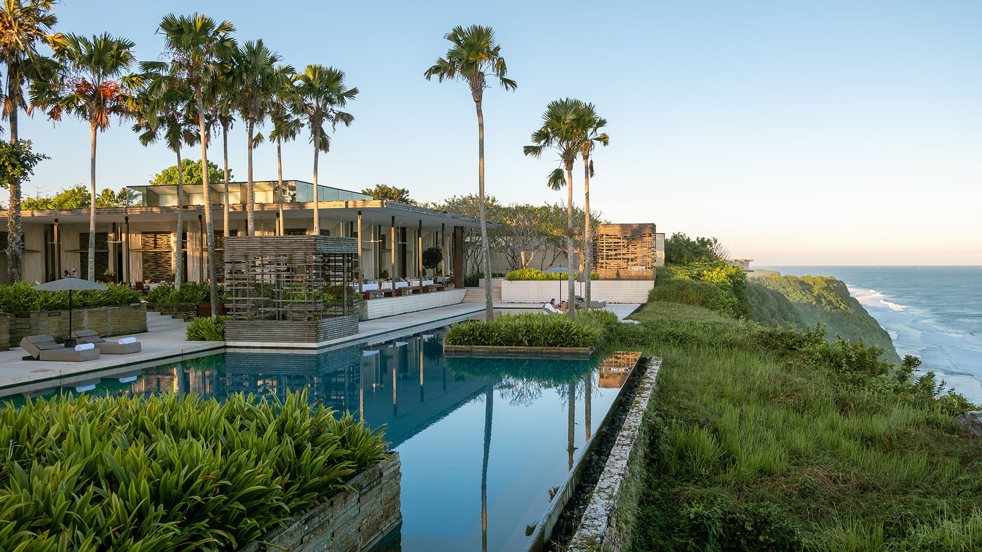 Indulge in a luxurious getaway at Bali's Alila Villas Uluwatu