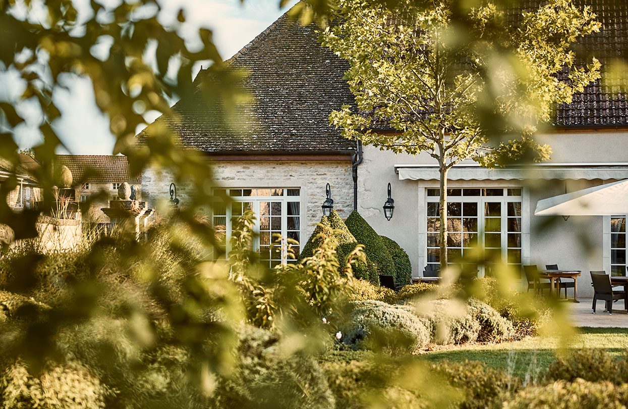 COMO Le Montrachet - View on the bar's patio from the garden