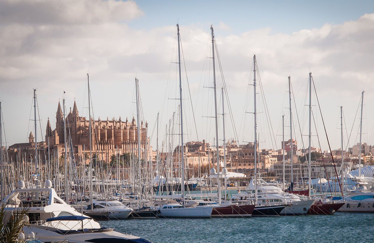 Mallorca's blend of old and new, photo by mali maeder, pexels