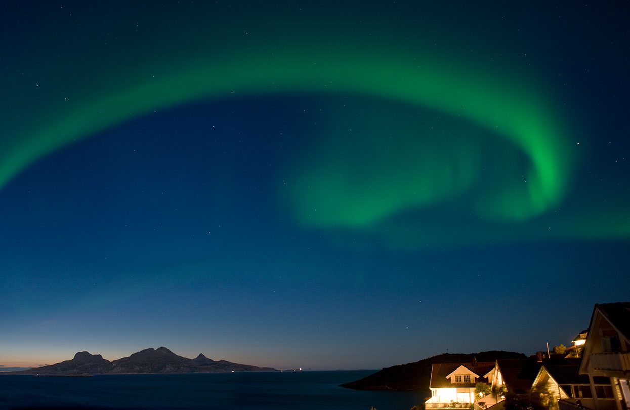 Northern Light over Bodø, Image copyright Ernst Furuhatt, www.nordnorge