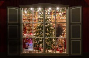 Kiel Christmas Market in the evening festive atmosphere on the Rathausplatz, image by Penofoto, Shutterstock