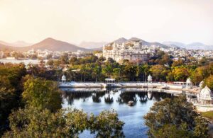 Lake Pichola with City Palace view in Udaipur, Image by Pikoso.kz, shutterstock