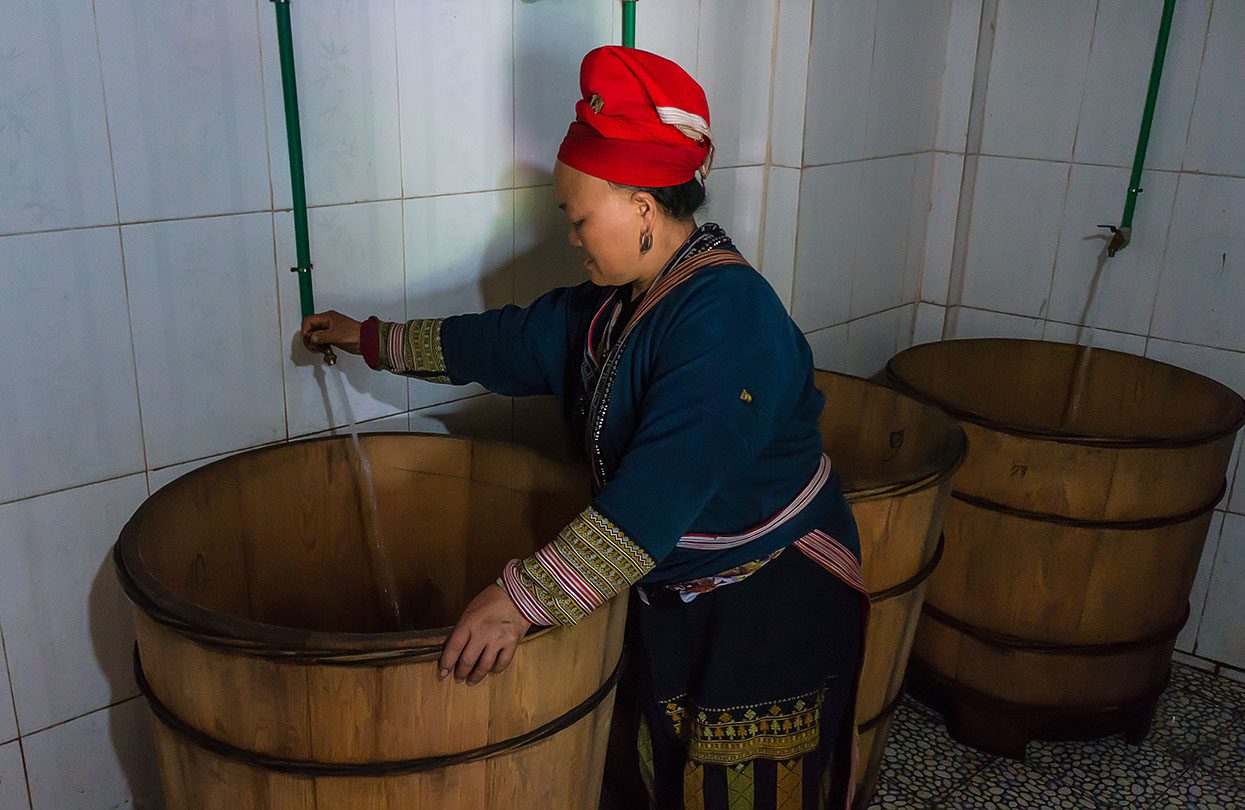 Dao woman preparing hot water, Image by thi, shutterstock