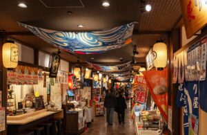 Mekiki Yokocho in Toyosu Senkyaku Banrai, Image by Jye Shen, Shutterstock
